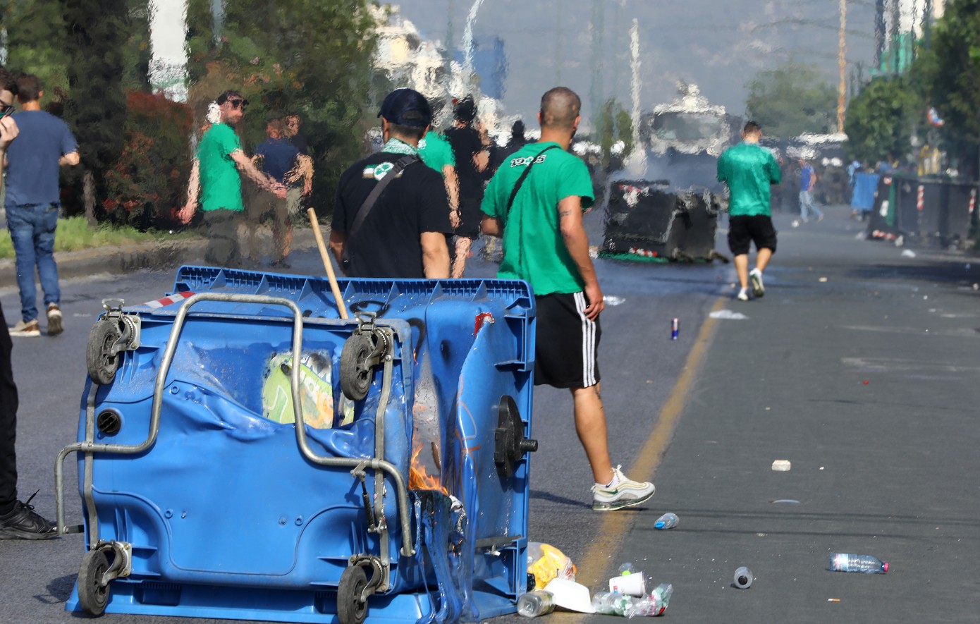 Παναθηναϊκός: Επεισόδια, δακρυγόνα, αύρα και προσαγωγές στο συλλαλητήριο των οπαδών