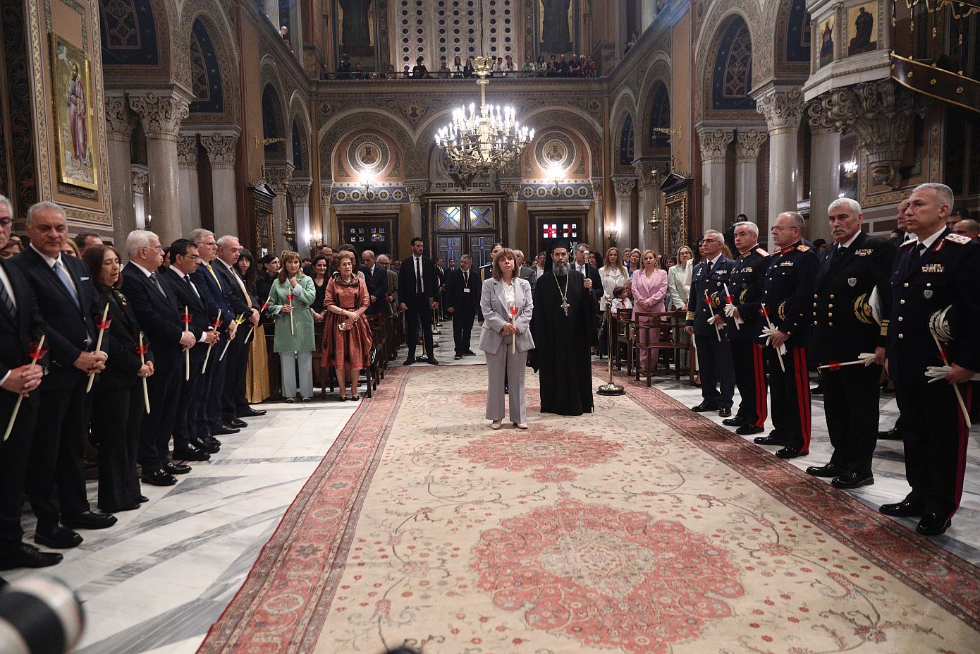 Ανάσταση στη Μητρόπολη Αθηνών: Τελέστηκε από τον Αρχιεπίσκοπο Αθηνών Ιερώνυμο παρουσία της Κατερίνας Σακελλαροπούλου