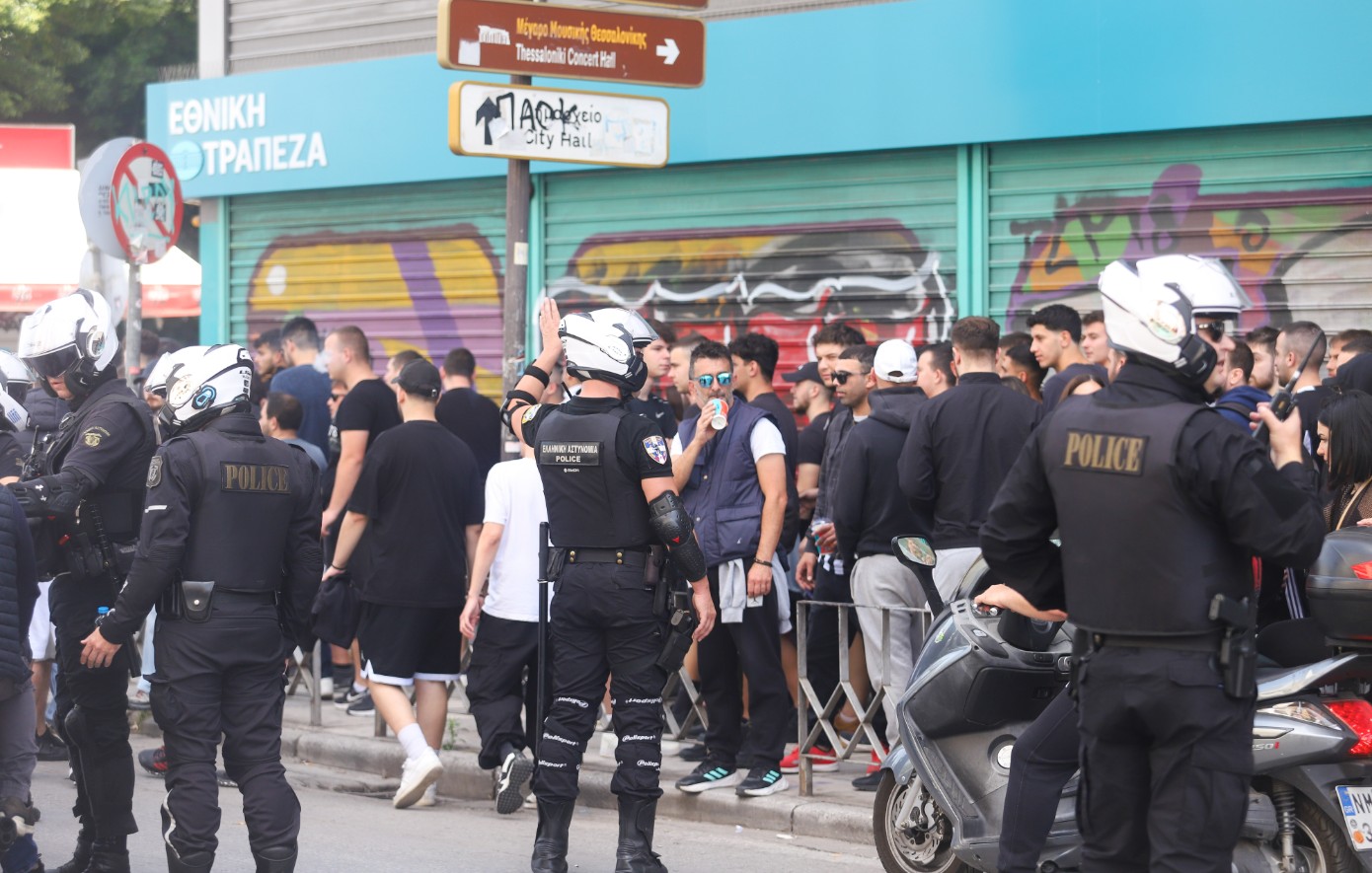 ΠΑΟΚ: Συνελήφθη οπαδός που ήταν με… σπαθί στην πορεία