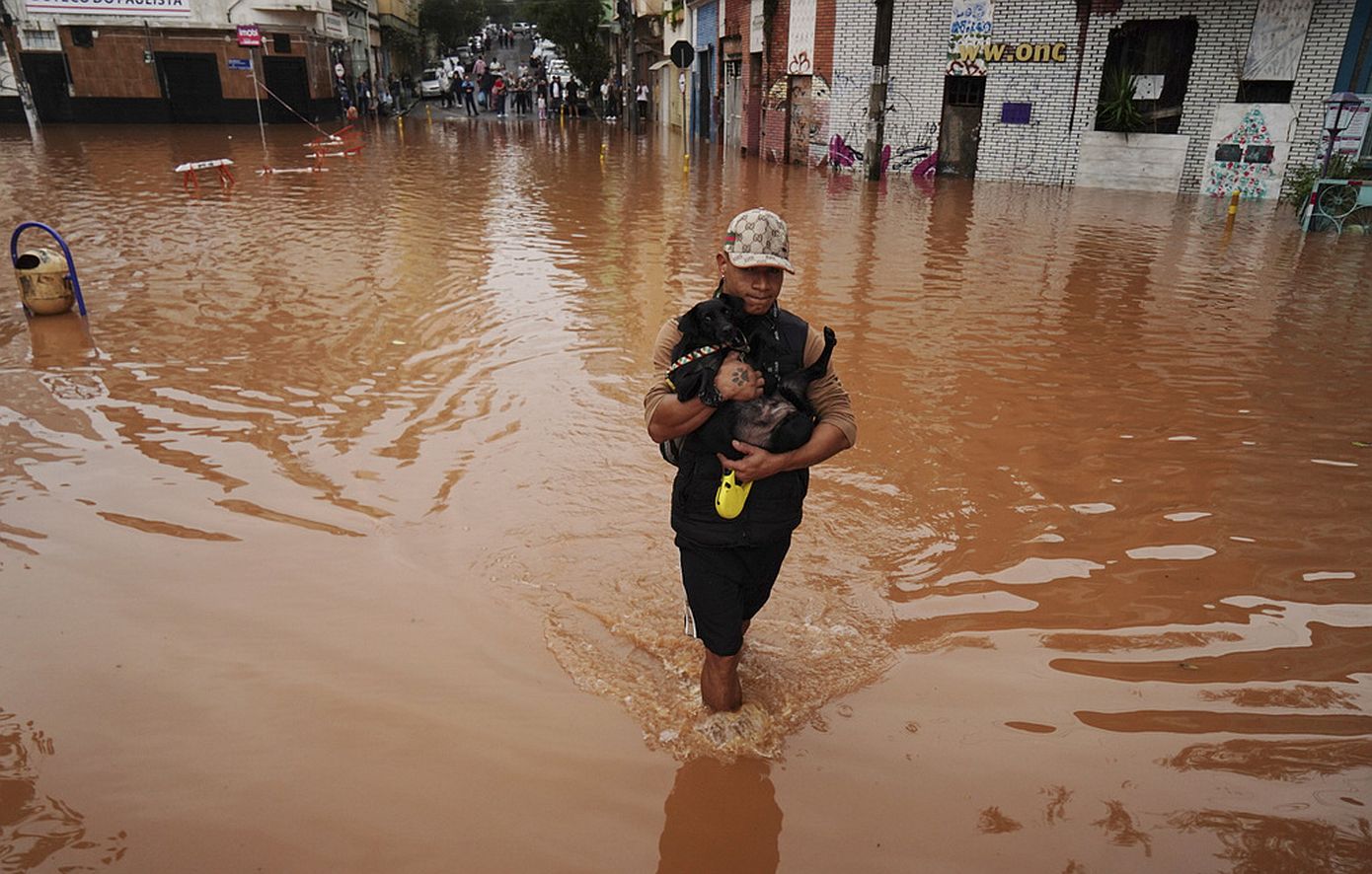 Βραζιλία: Τουλάχιστον 66 οι νεκροί από τις καταστροφικές πλημμύρες, πάνω από 100 οι αγνοούμενοι