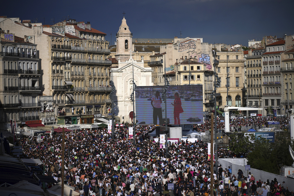«Βούλιαξε» η Μασσαλία για την Ολυμπιακή φλόγα