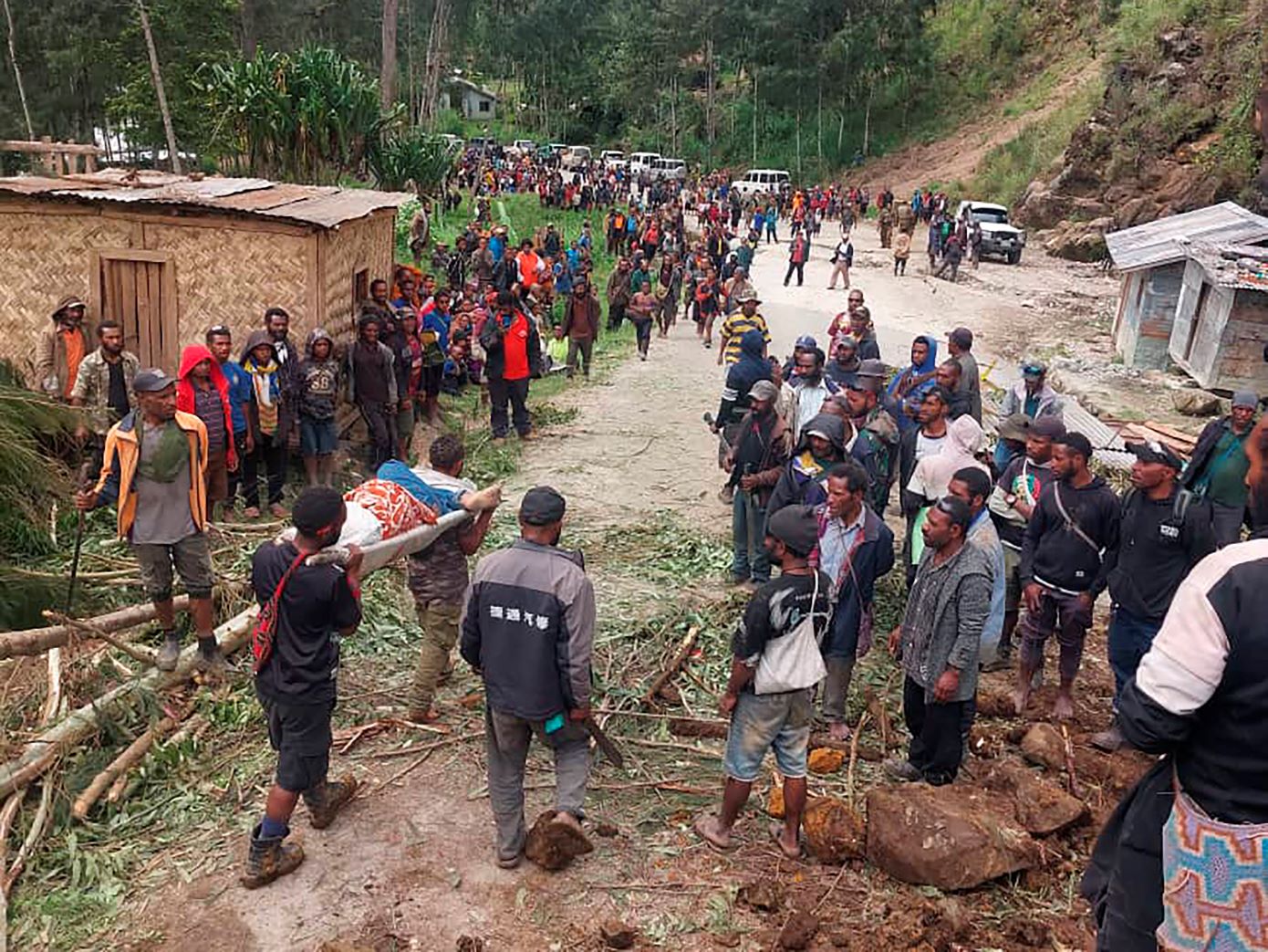 Περισσότεροι από 300 άνθρωποι και 1.182 σπίτια θάφτηκαν στη λάσπη από κατολίσθηση στην Παπούα Νέα Γουϊνέα