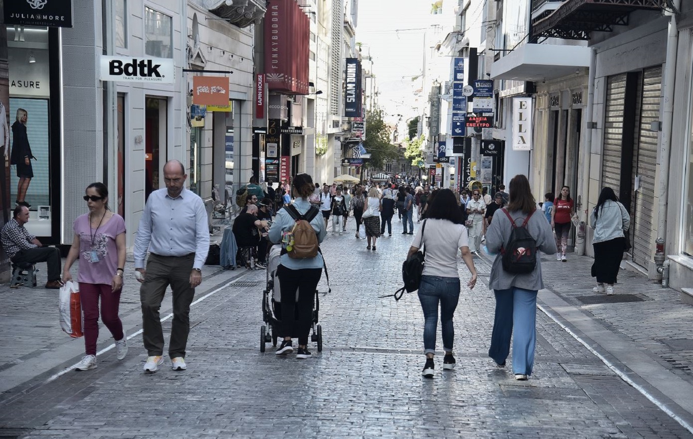 «Μου έκανε κεφαλοκλείδωμα» – Και άλλες γυναίκες είχε χτυπήσει ο Αφγανός, που έδωσε μπουνιά σε νεαρή στην Ερμού