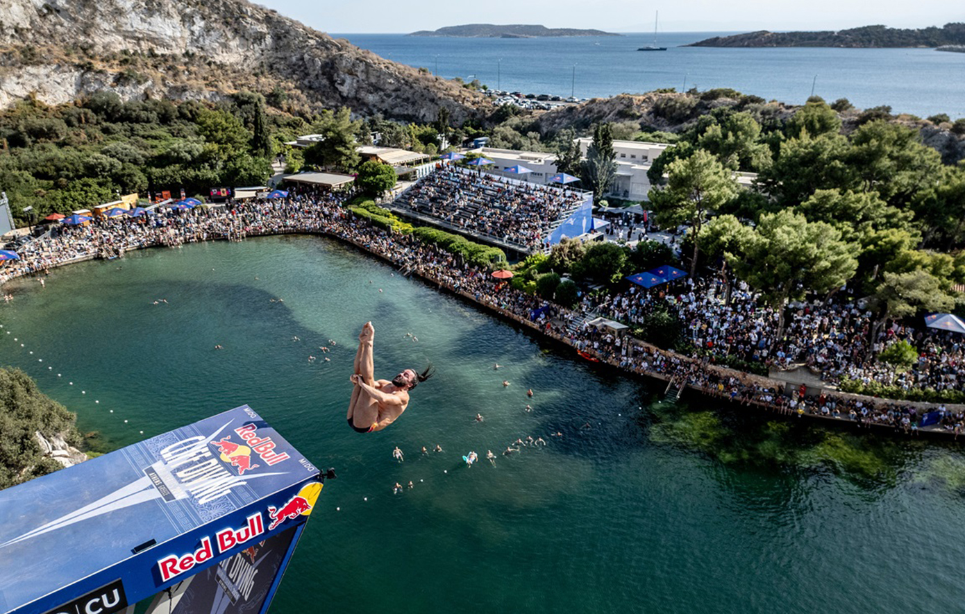 Red Bull Cliff Diving: Αθλητικό υπερθέαμα στην ειδυλλιακή Λίμνη Βουλιαγμένη