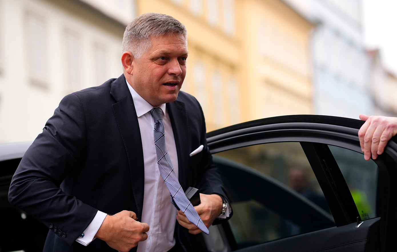Οι χρήστες του «Χ» ψάχνουν ποιος πυροβόλησε τον Ρόμπερτ Φίτσο – «Δεν ήθελε να στηρίξει την Ουκρανία»