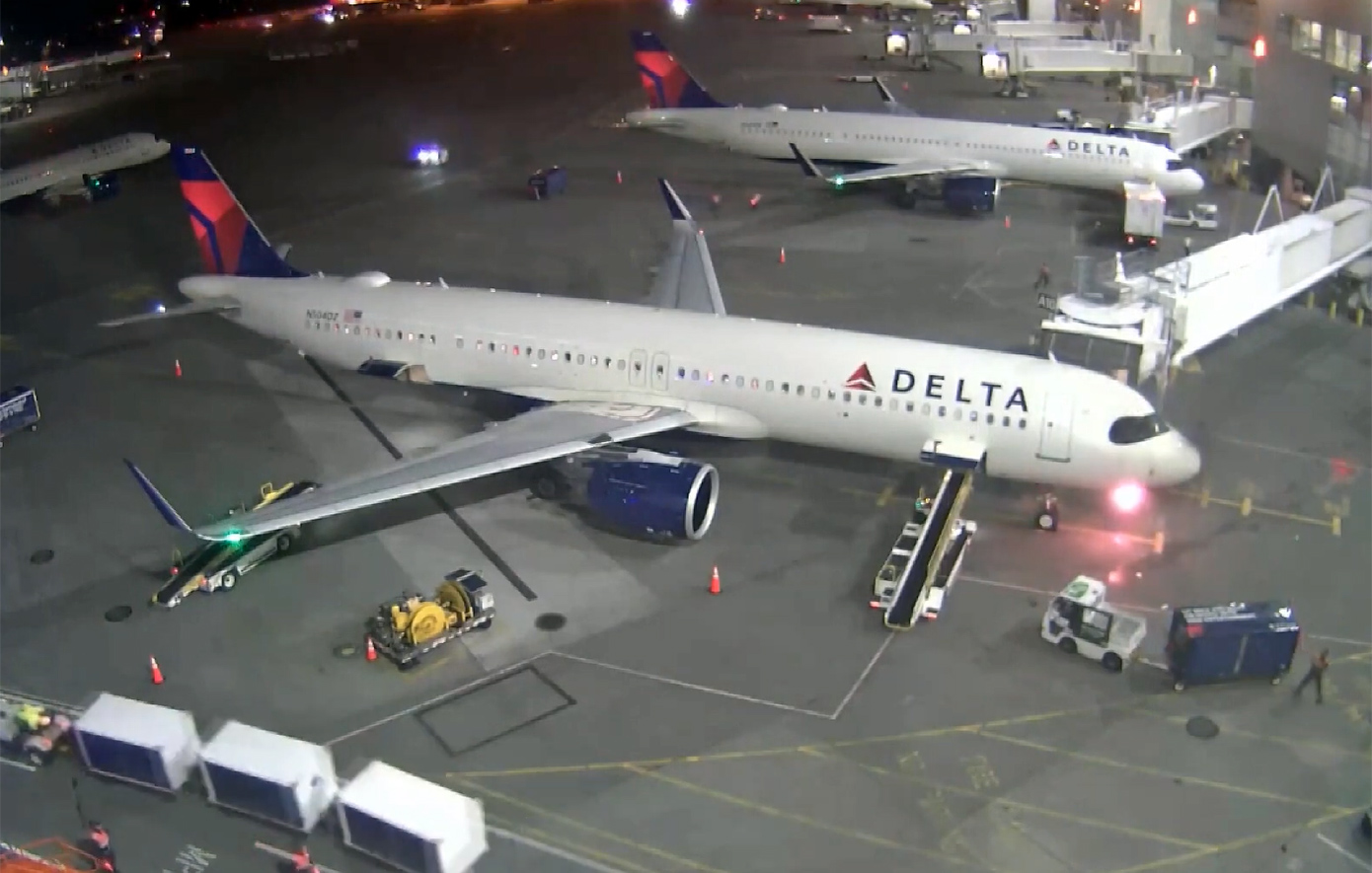 Εφιάλτης σε Airbus της Delta στο Σιάτλ – Βραχυκύκλωμα και φωτιά