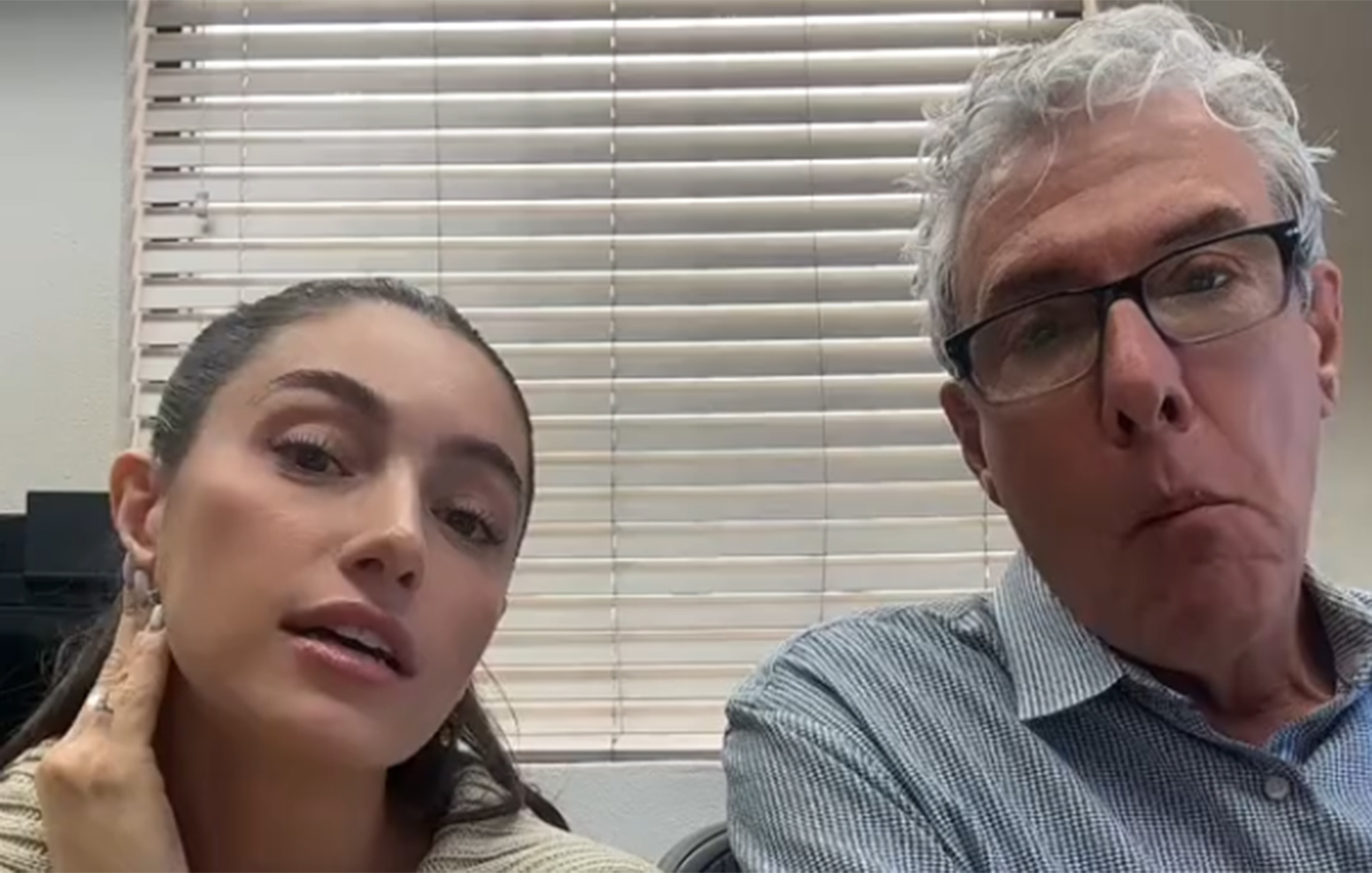 Κορίτσι προσπαθεί να εξηγήσει τι κάνει στην οικογενειακή εταιρεία, ενώ ο πατέρας της γελάει ασταμάτητα &#8211; Το viral βίντεο στο TikTok