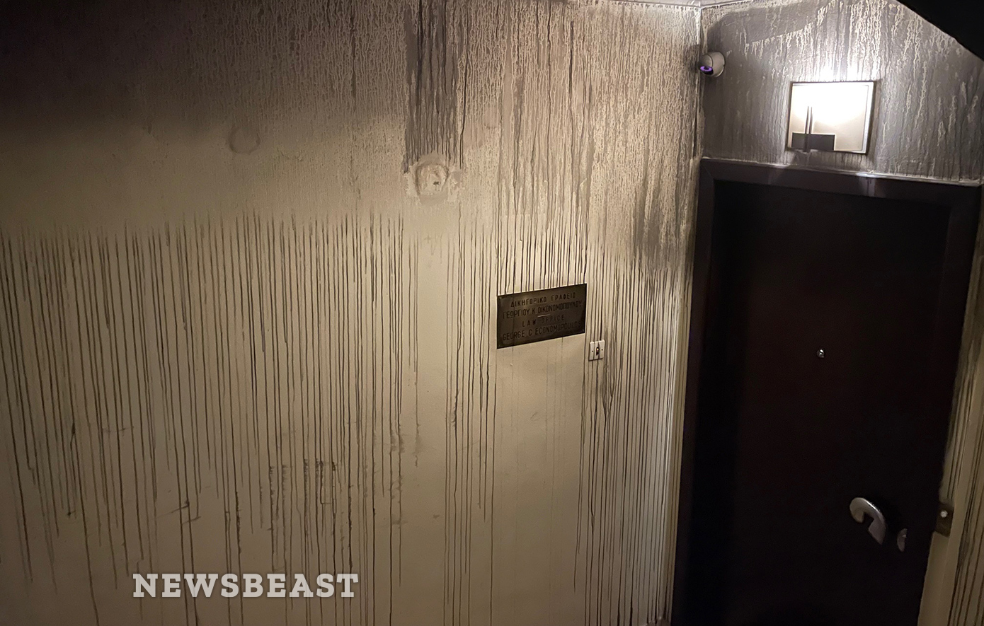 Εικόνες από το διαμέρισμα στην Ακαδημίας που τυλίχθηκε στις φλόγες και πέθαναν δύο αδέλφια Εικόνες από το διαμέρισμα στην Ακαδημίας που τυλίχθηκε στις φλόγες και πέθαναν δύο αδέλφια