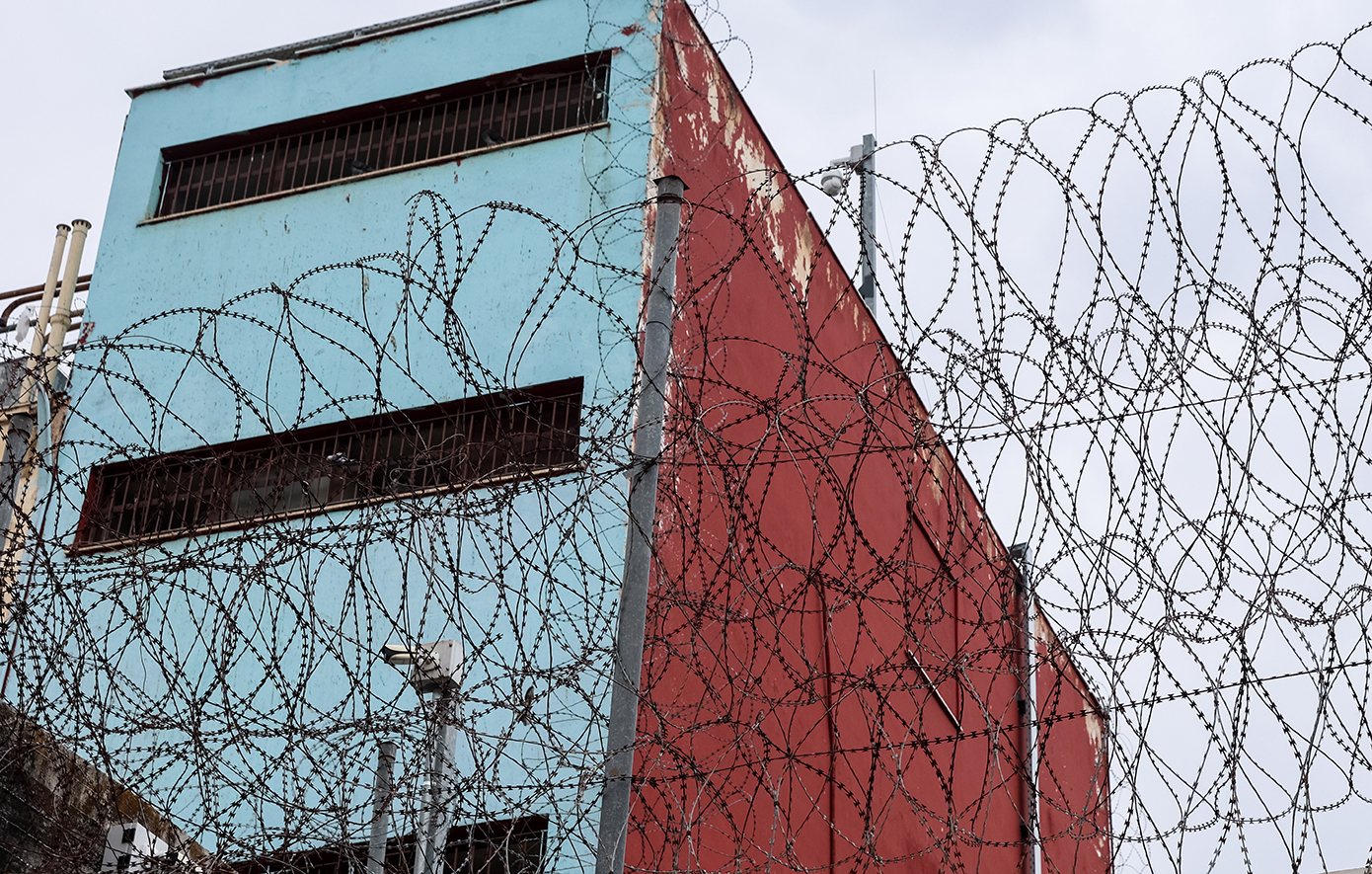 Ειδική επιχείρηση της ΕΛΑΣ στις φυλακές νέων Αυλώνα – Βρέθηκαν τηλέφωνα, λάμες και αυτοσχέδιο γάντζος