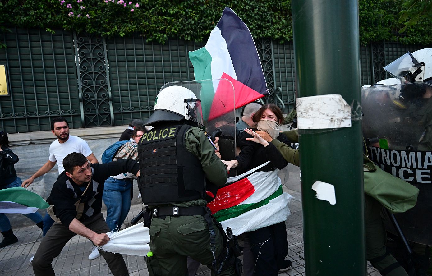 Ένταση στο Σύνταγμα σε διαδήλωση για τη Ράφα