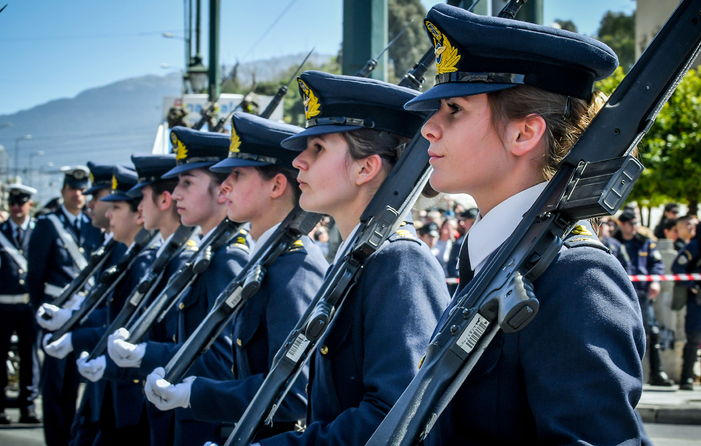 Τι θα ισχύσει τελικά με τη στράτευση των γυναικών στην Ελλάδα