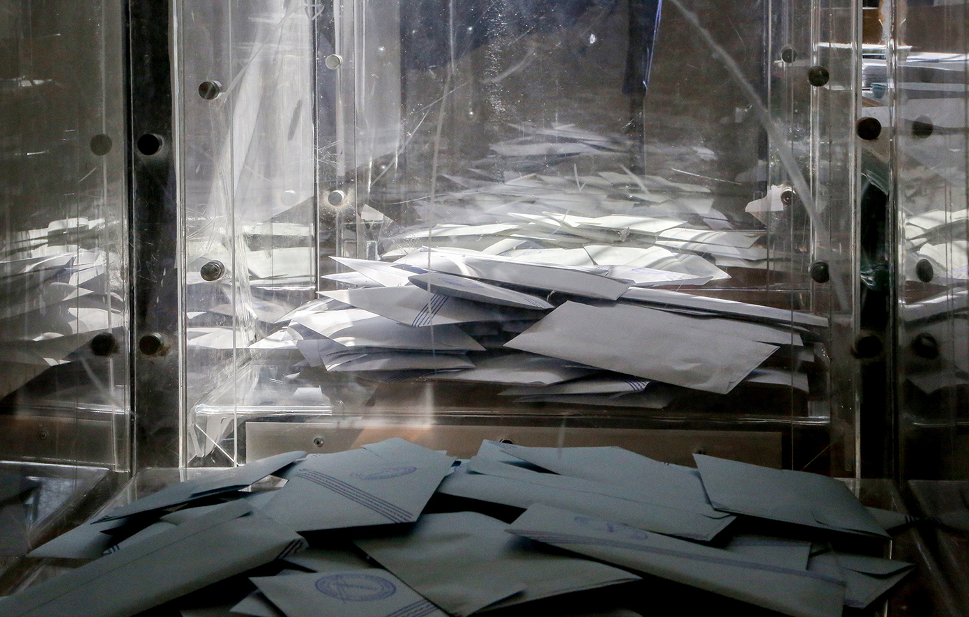 Ευρωεκλογές 2024: Σήμερα λήγει η προθεσμία αποστολής των φακέλων της επιστολικής ψήφου με courier
