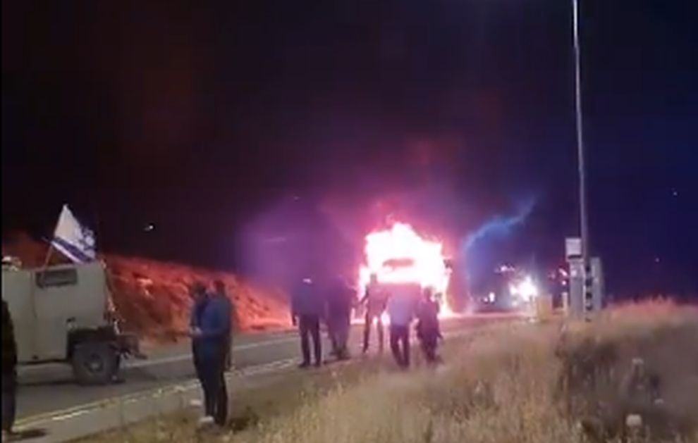 Ισραηλινοί εναντίον Ισραηλινών – Πυρπόλησαν φορτηγό στη Δυτική Όχθη, πίστευαν ότι μετέφερε βοήθεια στον παλαιστινιακό θύλακα