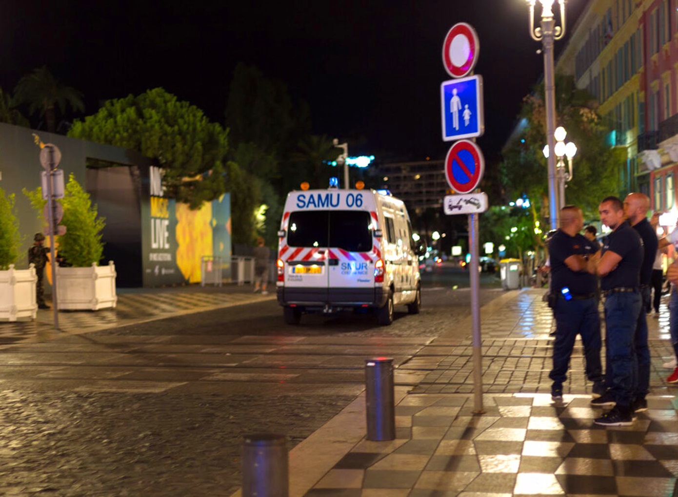 Άρπαξε το όπλο αστυνομικού στο Παρίσι κι άρχισε να πυροβολεί – Στο νοσοκομείο σοβαρά δύο ένστολοι