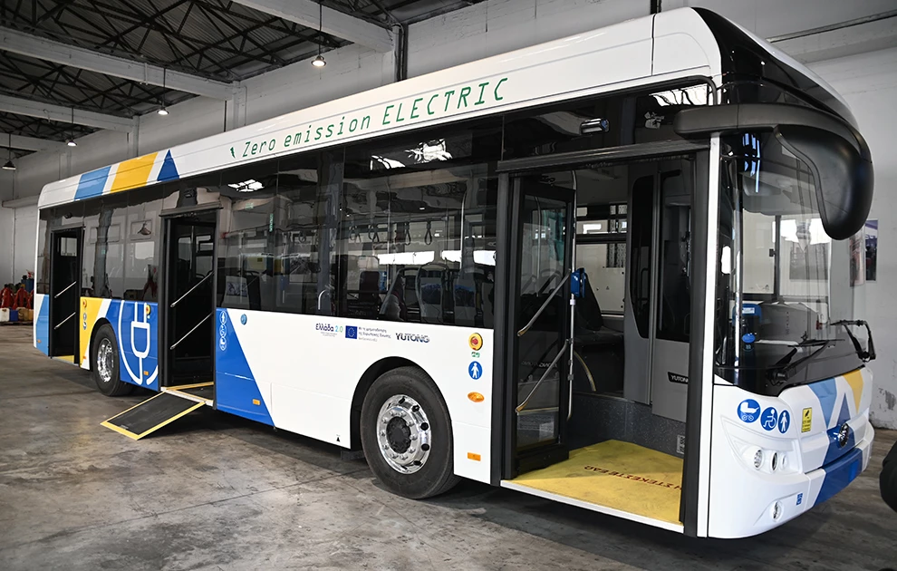 Στους δρόμους της Θεσσαλονίκης 17 ηλεκτρικά λεωφορεία τη Δευτέρα &#8211; Το πρώτο βήμα για «καθαρές» και «έξυπνες» μεταφορές