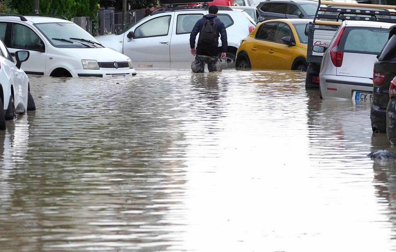 Υπερχείλιση ποταμού στο Βένετο της Ιταλίας &#8211; Πλημμύρισε αγροτική περιοχή