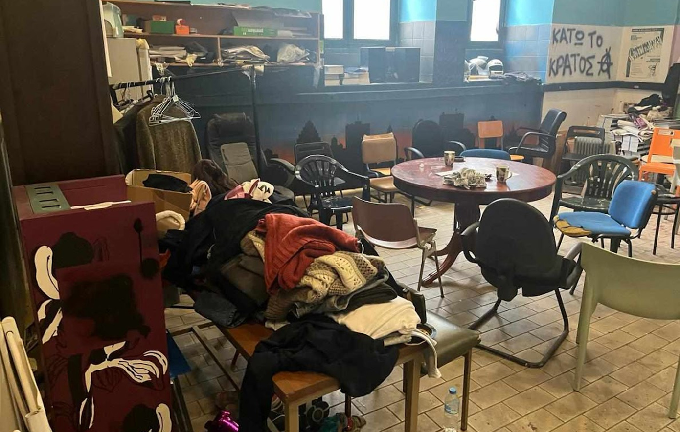 Φωτογραφίες μέσα από την κατάληψη στη Νομική Σχολή Φωτογραφίες μέσα από την κατάληψη στη Νομική Σχολή