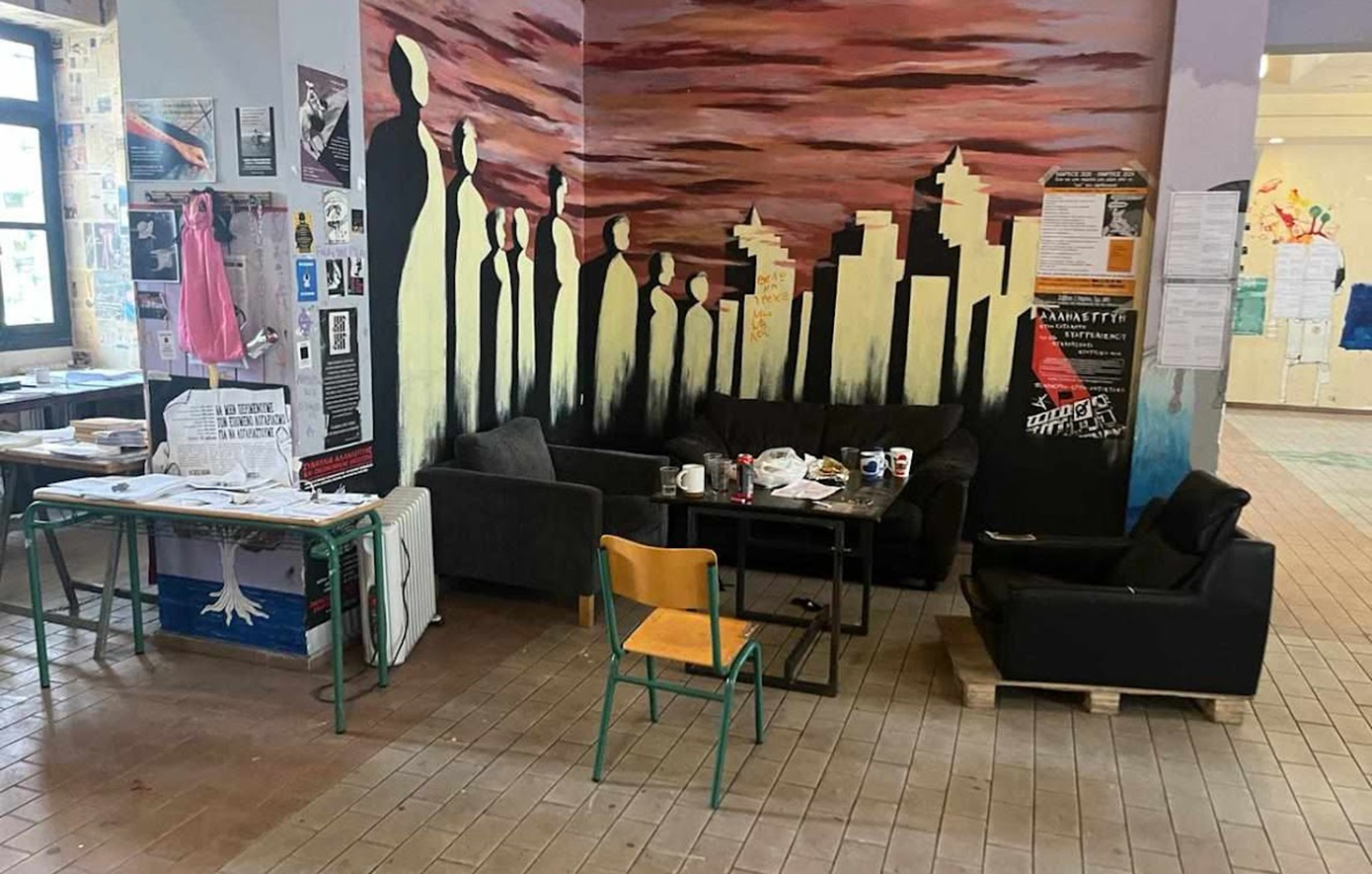 Φωτογραφίες μέσα από την κατάληψη στη Νομική Σχολή Φωτογραφίες μέσα από την κατάληψη στη Νομική Σχολή