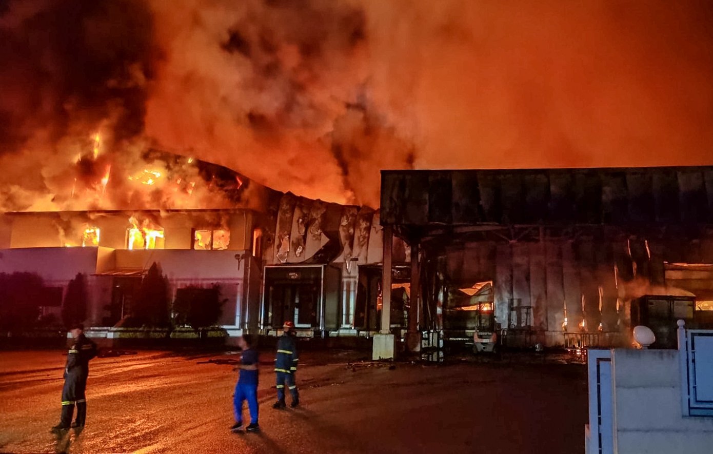 Αποκαλύψεις για το εργοστάσιο που εμπλέκεται στην υπόθεση τροφικής δηλητηρίασης μαθητών στη Λαμία – Τι συνέβη δύο ημέρες πριν από τη φωτιά