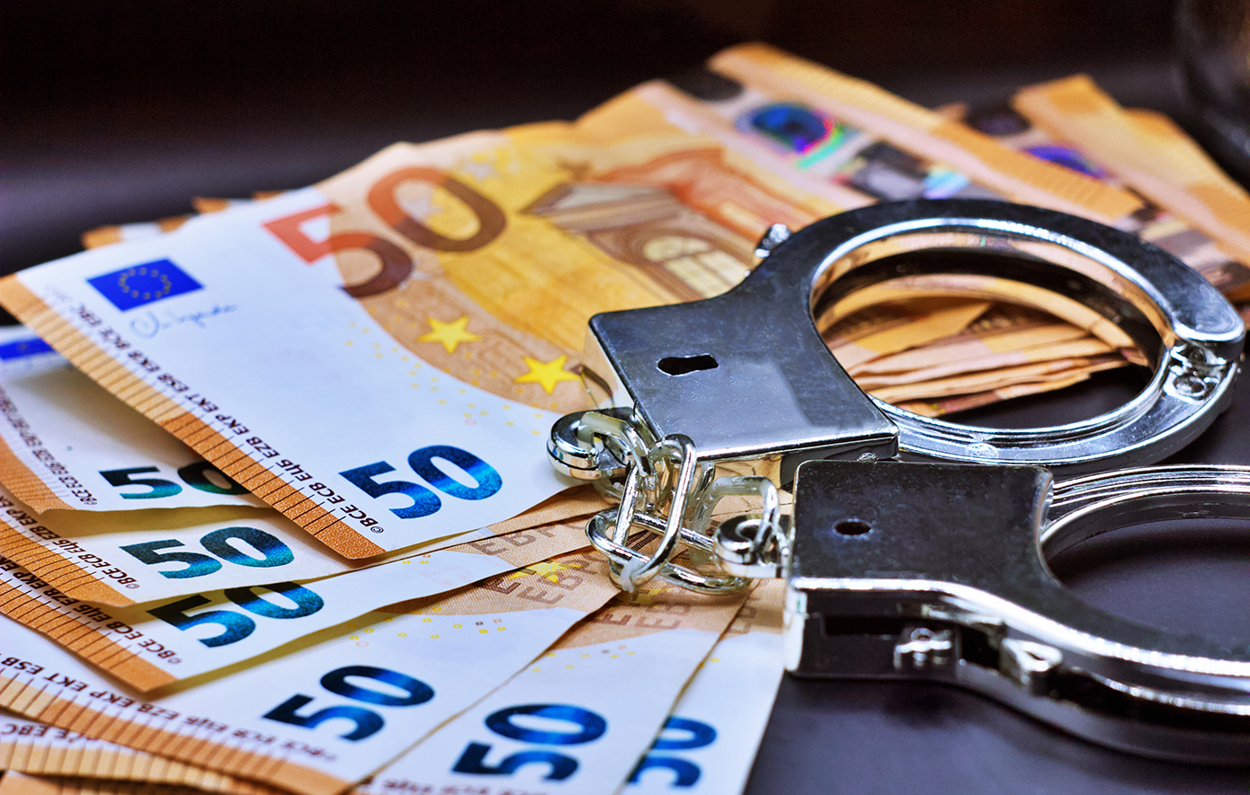 Κύκλωμα εφοριακών: Ζαλίζουν τα ποσά στο «τεφτέρι» της προϊσταμένης &#8211; «Ζήτησε 10.000 για να σβήσει χρέος 80.000 ευρώ»