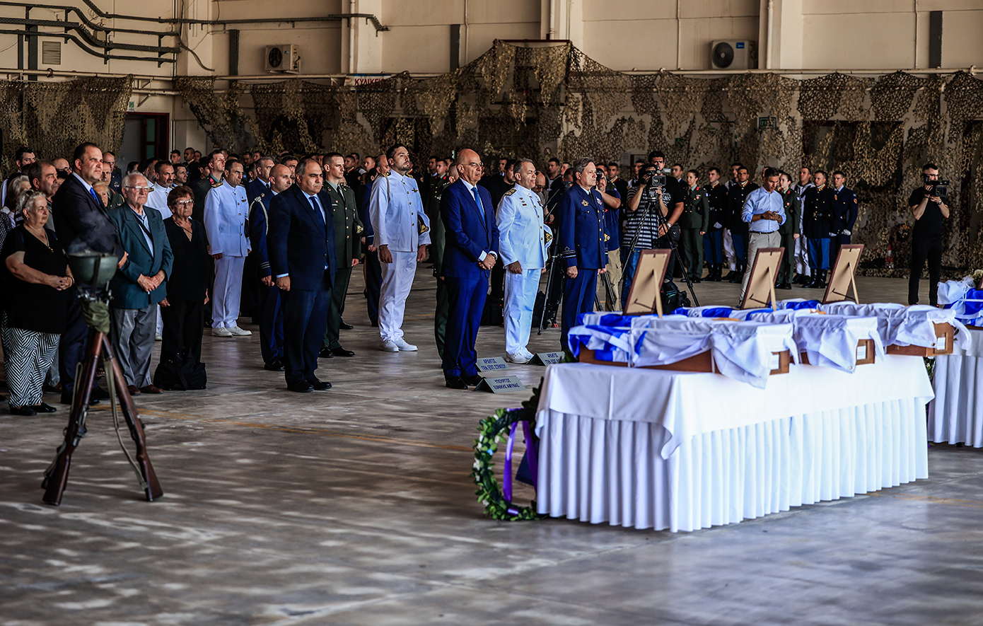 Επαναπατρίστηκαν τα λείψανα οκτώ ελλήνων οπλιτών που σκοτώθηκαν στην Κύπρο
