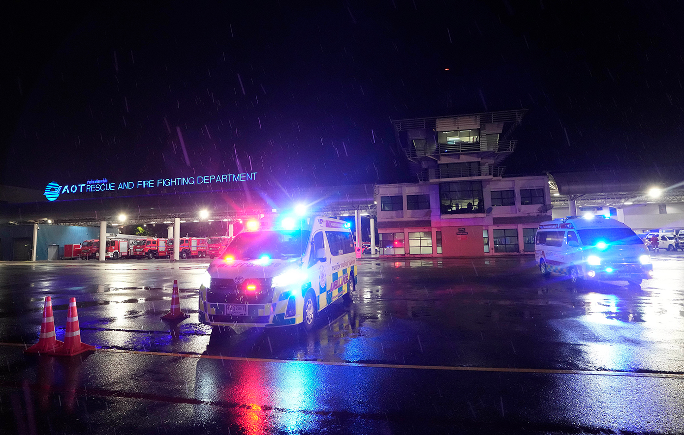 «Ακούγαμε κραυγές, τα πράγματα ήταν πολύ άσχημα» &#8211; Συγκλονιστική μαρτυρία από την πτήση της Singapore Airlines με έναν νεκρό