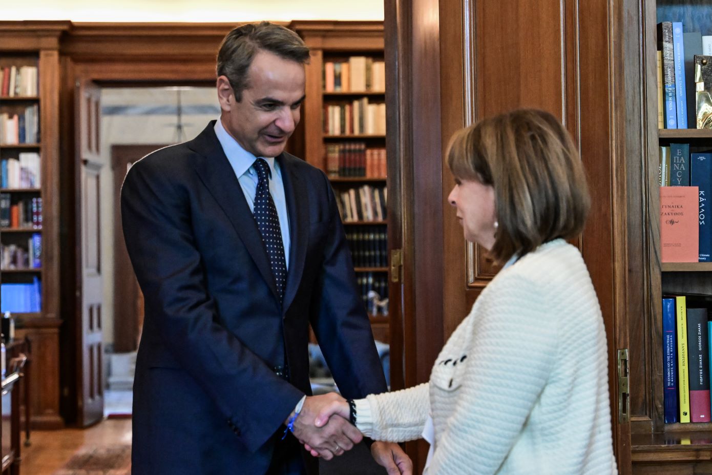 Ο Μητσοτάκης θα προτείνει ξανά την Σακελλαροπούλου για Πρόεδρο της Δημοκρατίας – Εκνευρισμός στο στρατόπεδο Σαμαρά