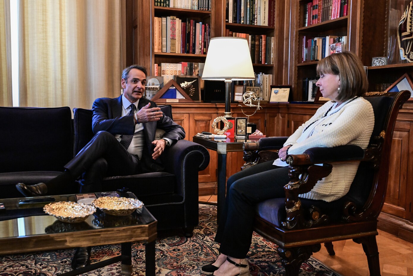 Άνοιξε τα χαρτιά του ο πρωθυπουργός – Το «παράθυρο» σε μια νέα θητεία Σακελλαροπούλου και το πολιτικό του μέλλον