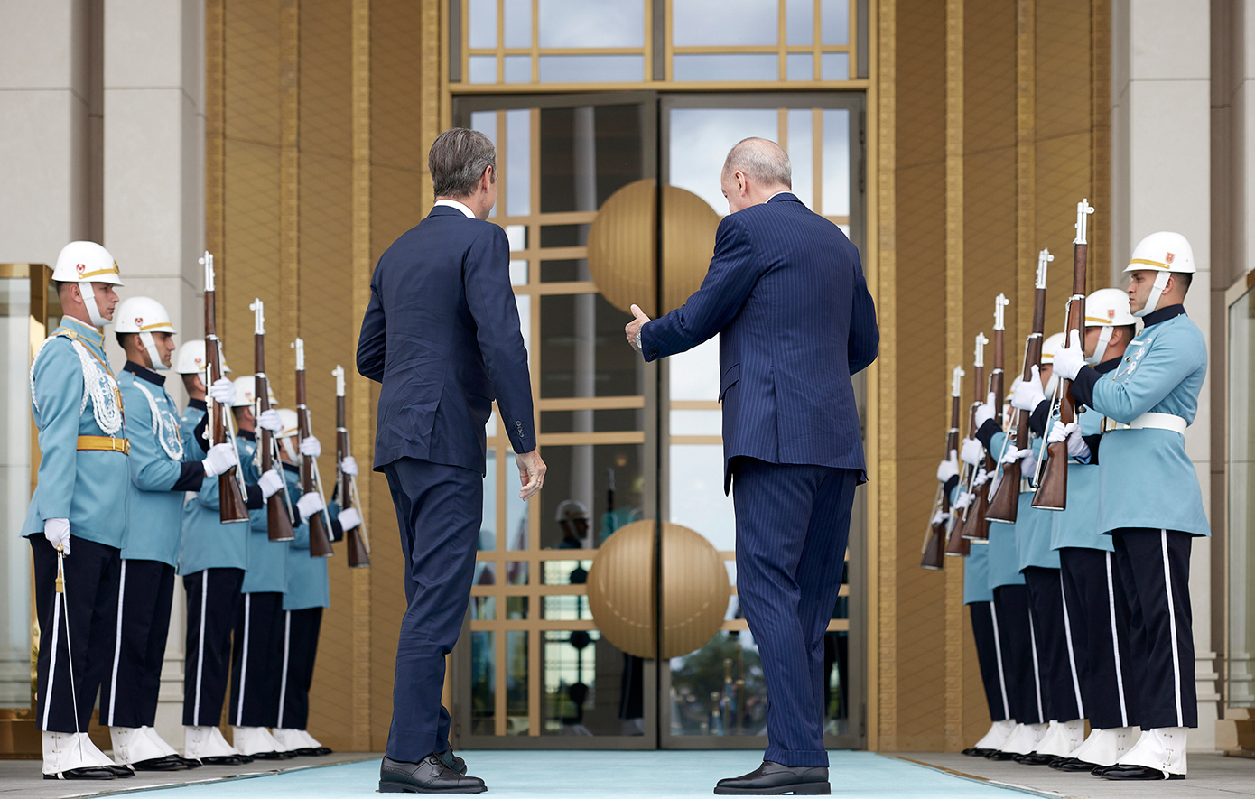 Ο Κυριάκος Μητσοτάκης και ο Ρετζέπ Ταγίπ Ερντογάν Ο Κυριάκος Μητσοτάκης και ο Ρετζέπ Ταγίπ Ερντογάν