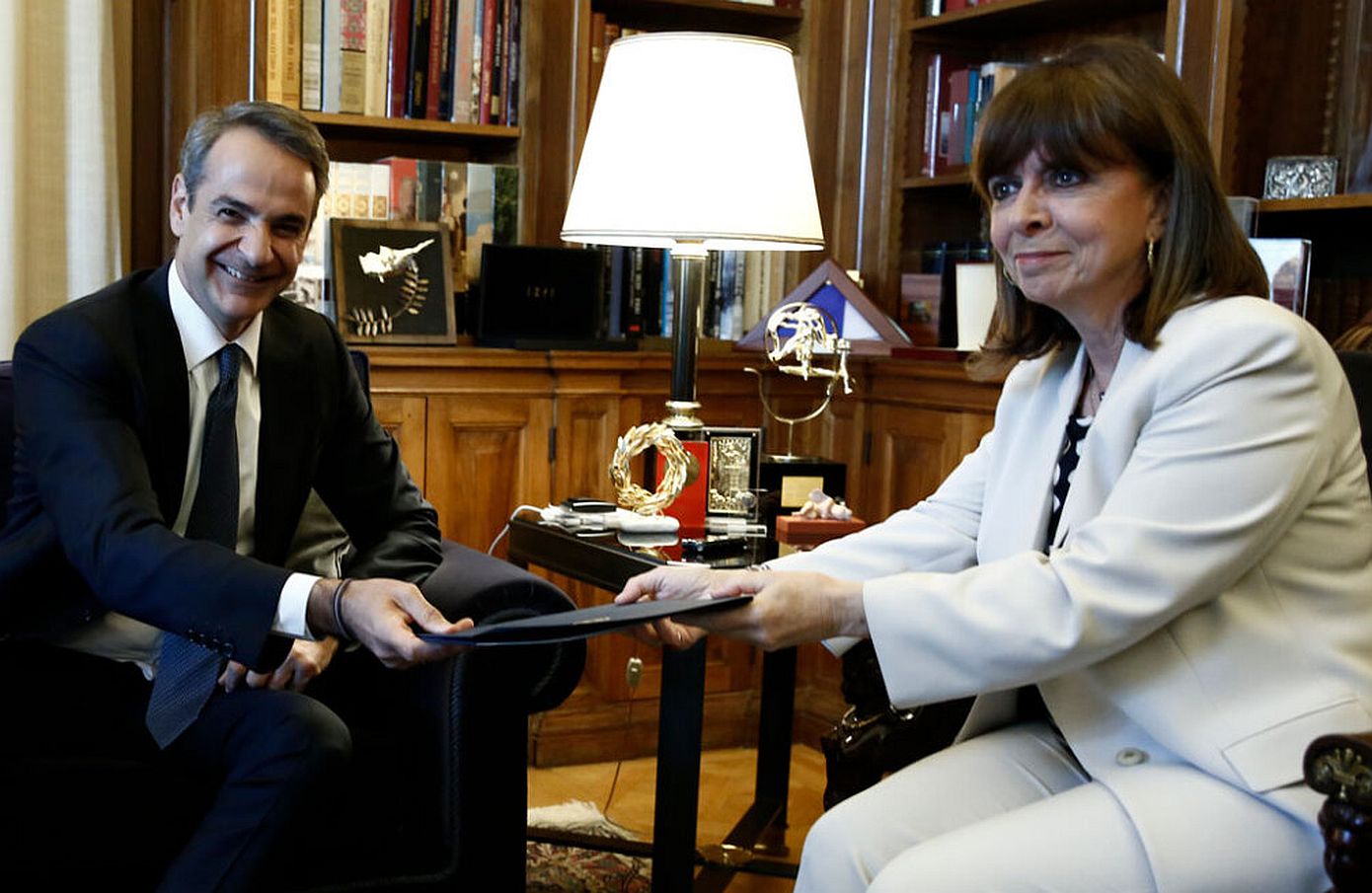 Συνάντηση Κυριάκου Μητσοτάκη με Κατερίνα Σακελλαροπούλου την Τετάρτη