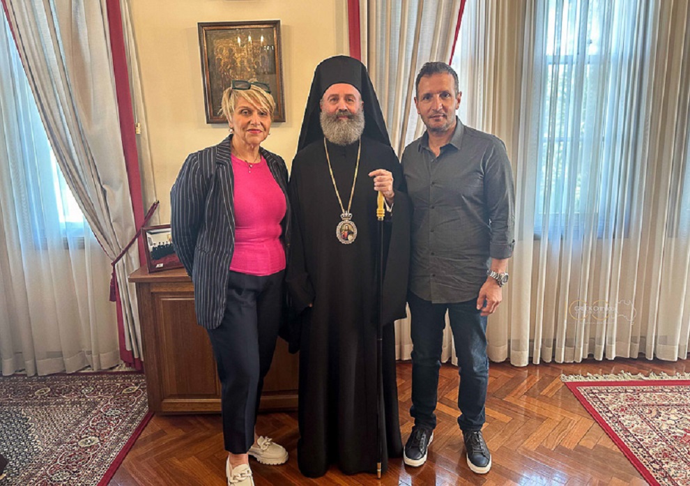 Ο Δημήτρης Μπάσης επισκέφθηκε τον Αρχιεπίσκοπο Αυστραλίας Μακάριο – «Πήρε ευλογία πριν τις συναυλίες»