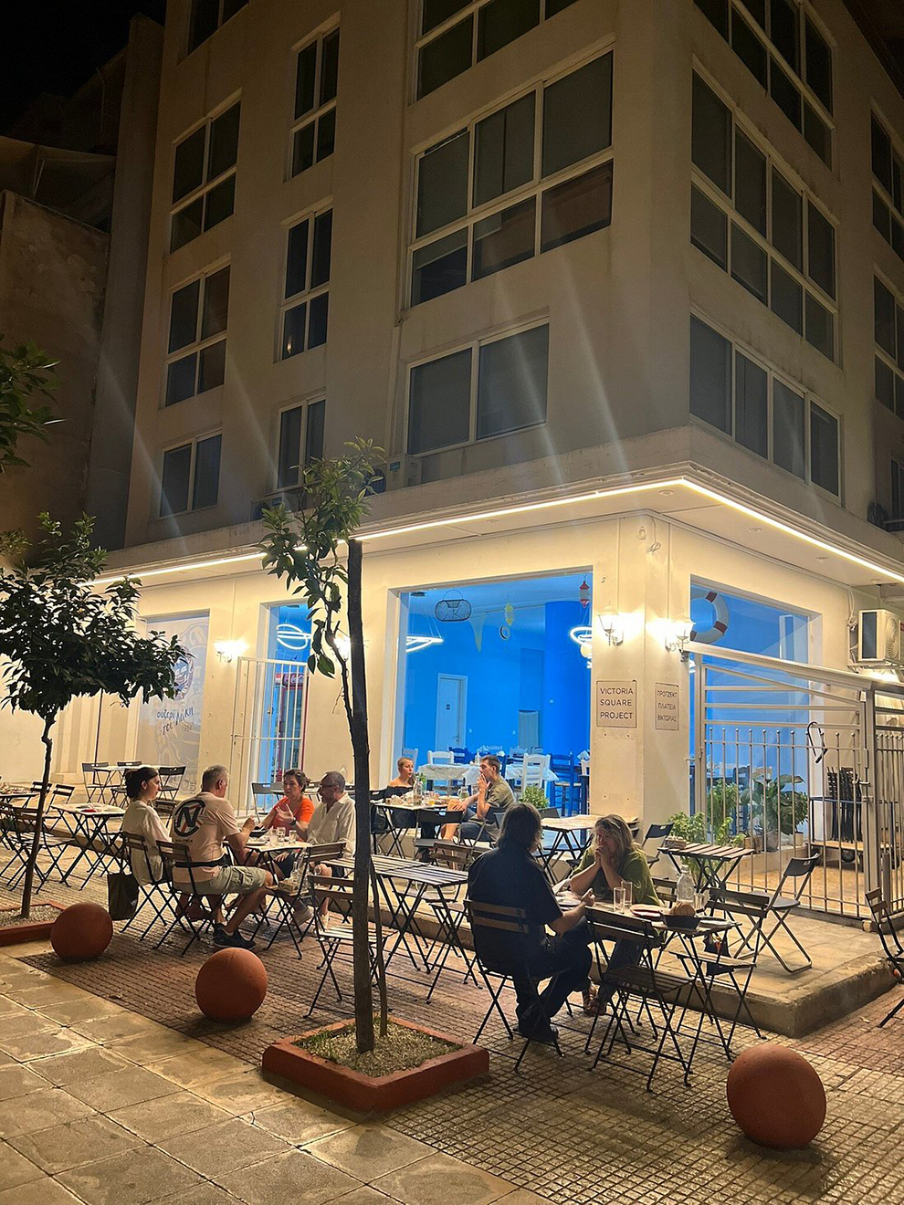 το ουζερί του Λάκη