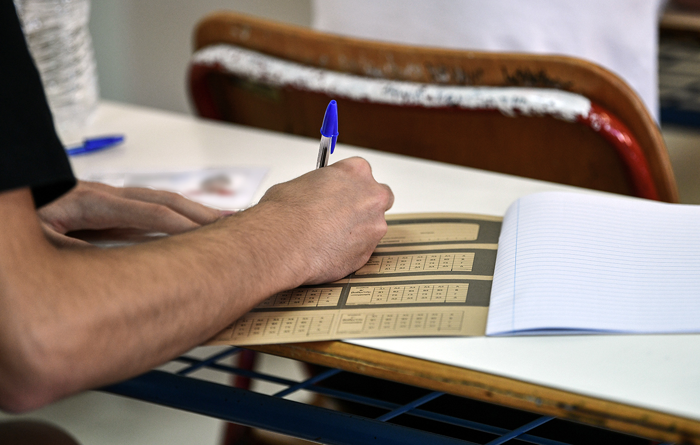Τους στόχους και τα όνειρά τους μοιράζονται τρεις μαθητές της Πάτρας που «έπιασαν κορυφή» στις Πανελλήνιες