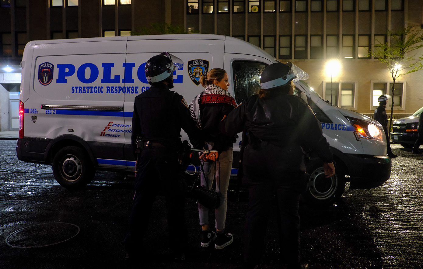 Έφοδος της αστυνομίας στο Πανεπιστήμιο Κολούμπια Έφοδος της αστυνομίας στο Πανεπιστήμιο Κολούμπια