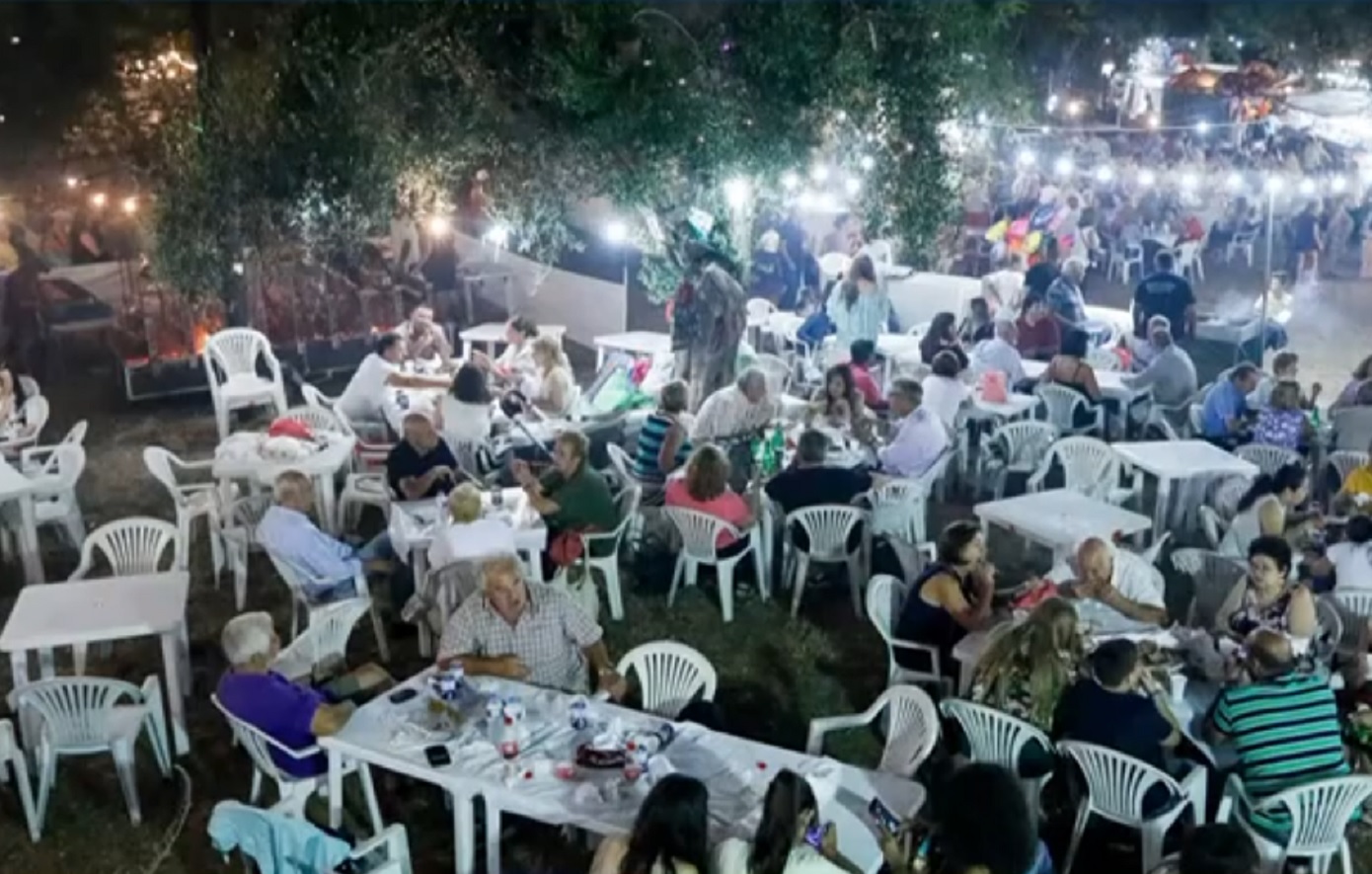 «Κάποιο λάθος έγινε»: Τι λέει ο ιερέας του ναού για τους 37 που έπαθαν τροφική δηλητηρίαση από τη βραστή προβατίνα