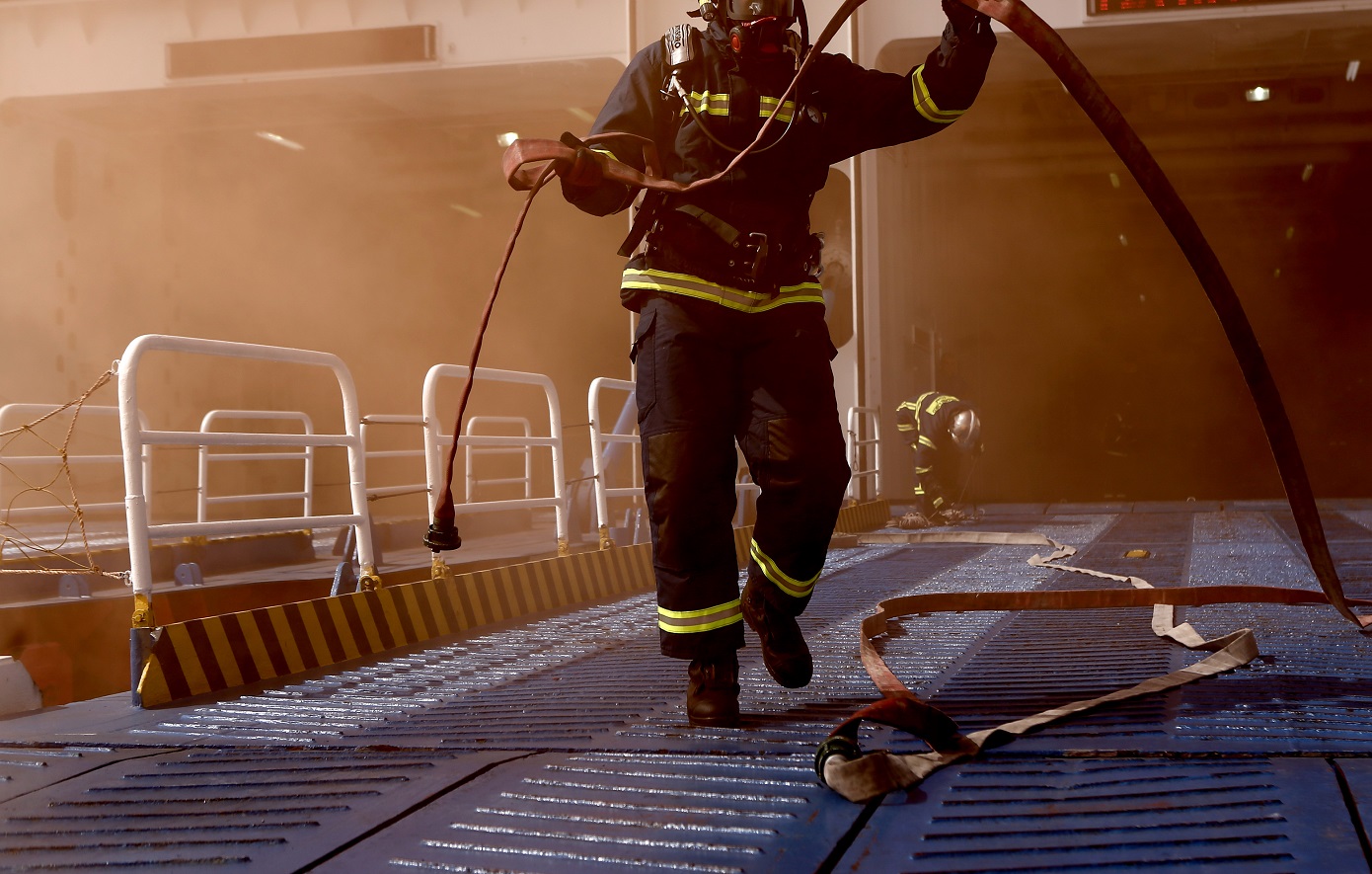 Πυρκαγιά σε φορτηγό πλοίο στις δεξαμενές Βασιλειάδη: Σβήστηκε από το πλήρωμα