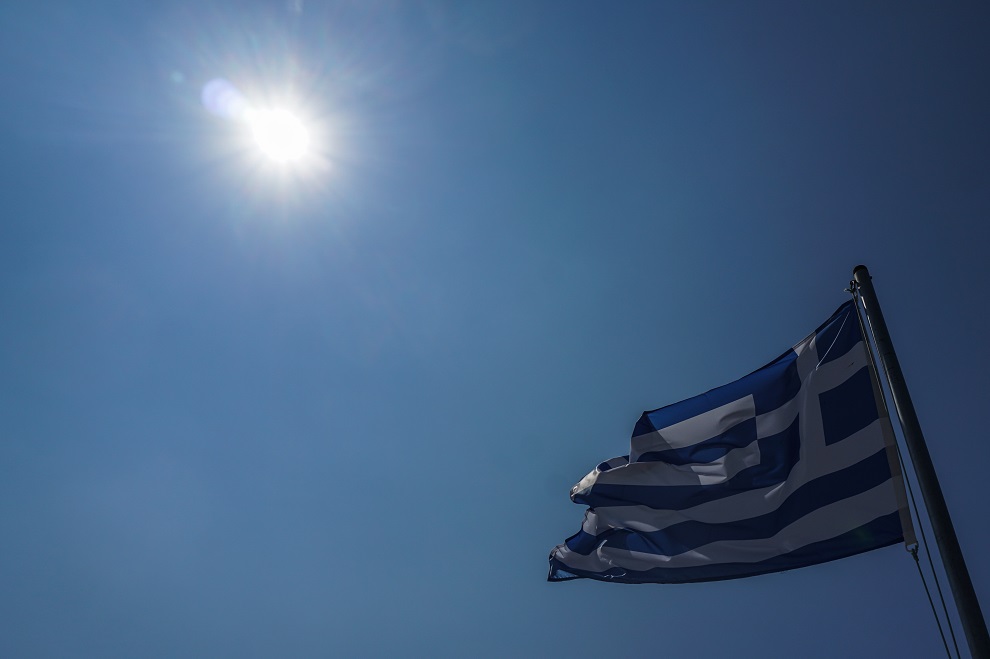 Αλλοδαποί προσπάθησαν να κατεβάσουν την ελληνική σημαία από το κτίριο της ασφάλειας Ρόδου