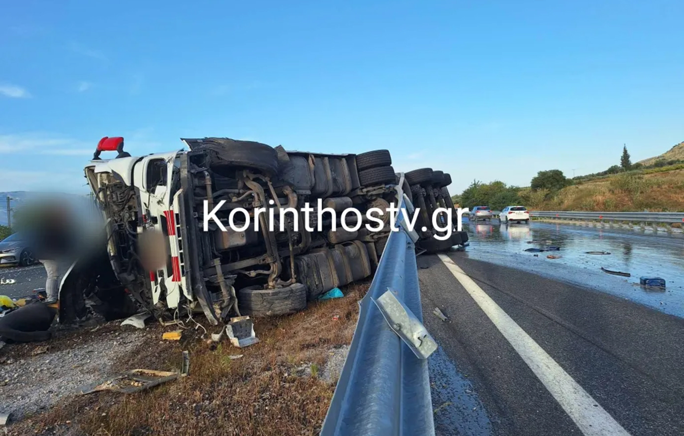 Σοβαρό τροχαίο στην εθνική Κορίνθου – Πατρών: Ανατράπηκε φορτηγό, δείτε φωτογραφίες
