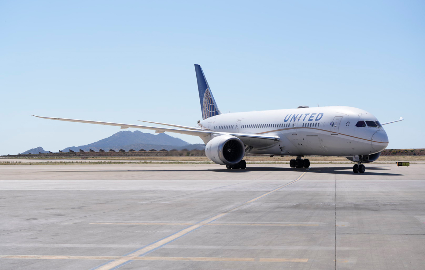 Αναστάτωση σε πτήση της United Airlines – Άλλαξε πορεία λόγω «βιολογικού κινδύνου», όλο το πλήρωμα έκανε εμετό