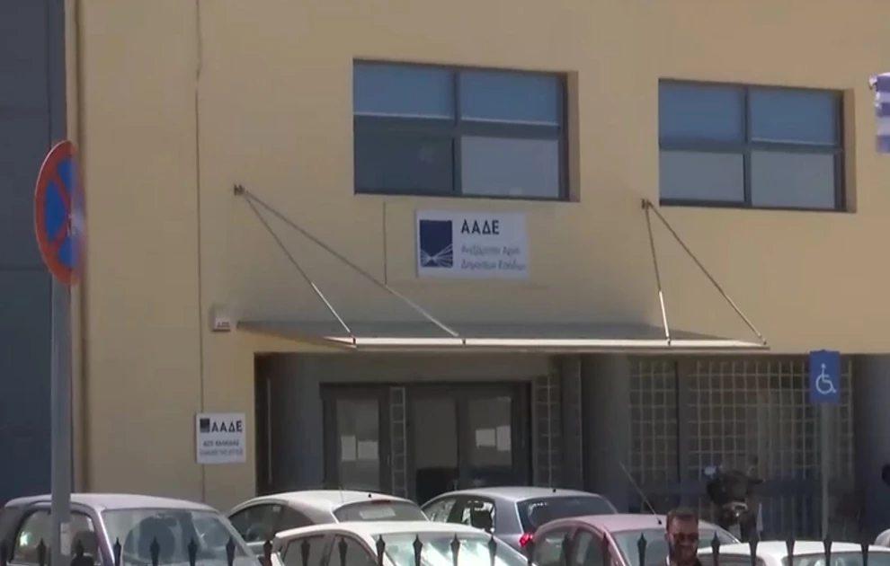 Προφυλακίζονται η διευθύντρια της ΔΟΥ Χαλκίδας και άλλη μία υπάλληλος για το κύκλωμα εκβιασμών