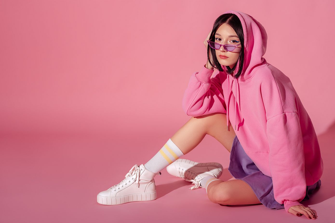 Έχουν κιτρινίσει τα λευκά sneakers σου; Σου έχουμε τη λύση!