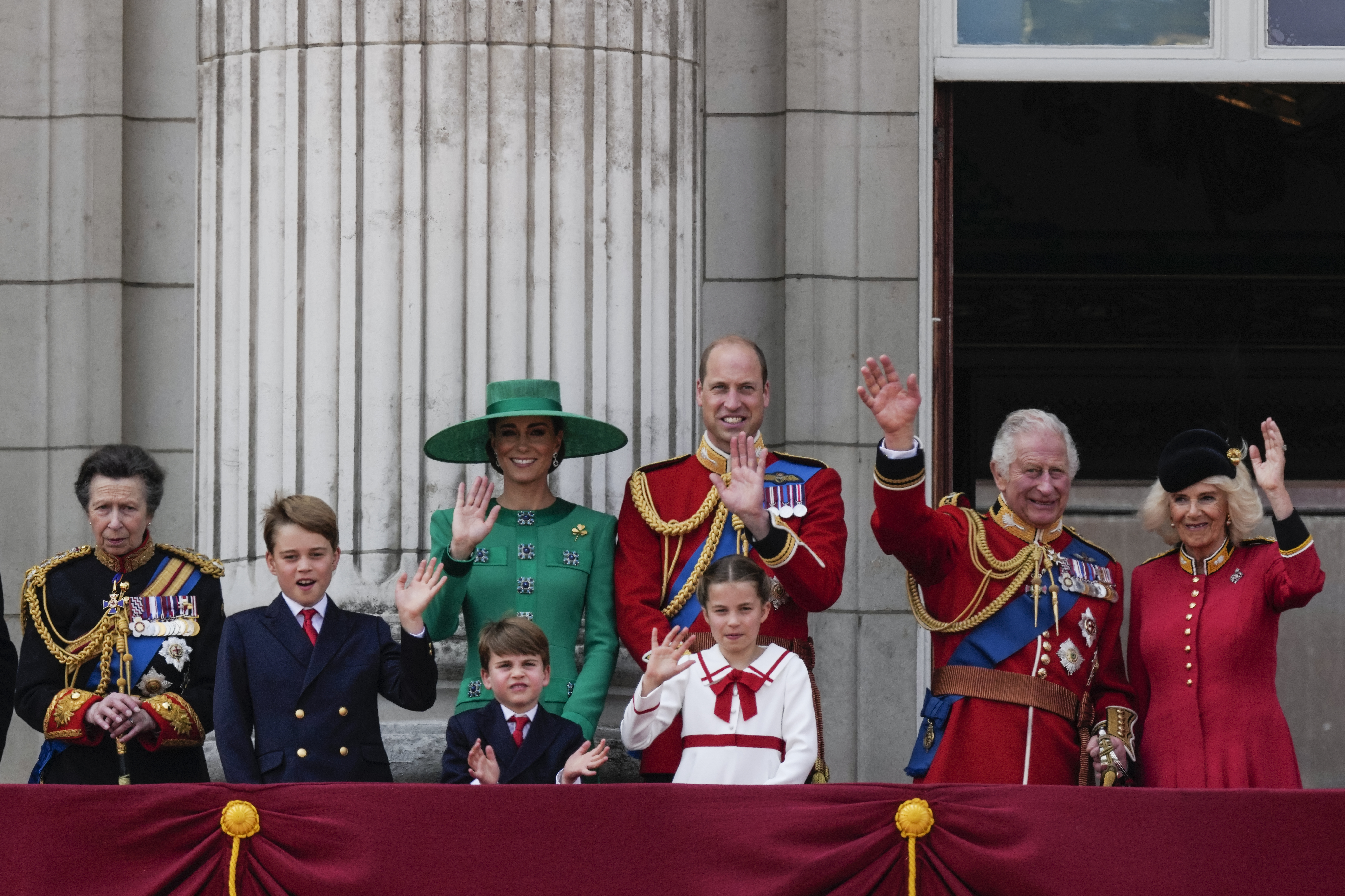 Trooping the Colour: Ο εορτασμός για τα γενέθλια του Βασιλιά Καρόλου και η επανεμφάνιση της Κέιτ Μίντλεντον