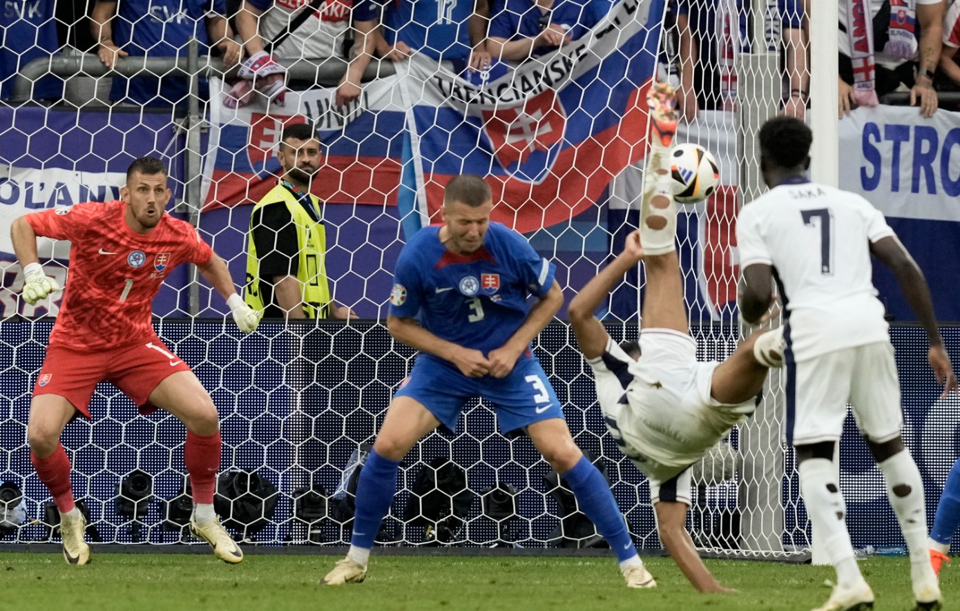 Euro 2024: Με απίθανο ψαλιδάκι του Μπέλιγχαμ στο 95′ σώθηκε η Αγγλία κόντρα στη Σλοβακία