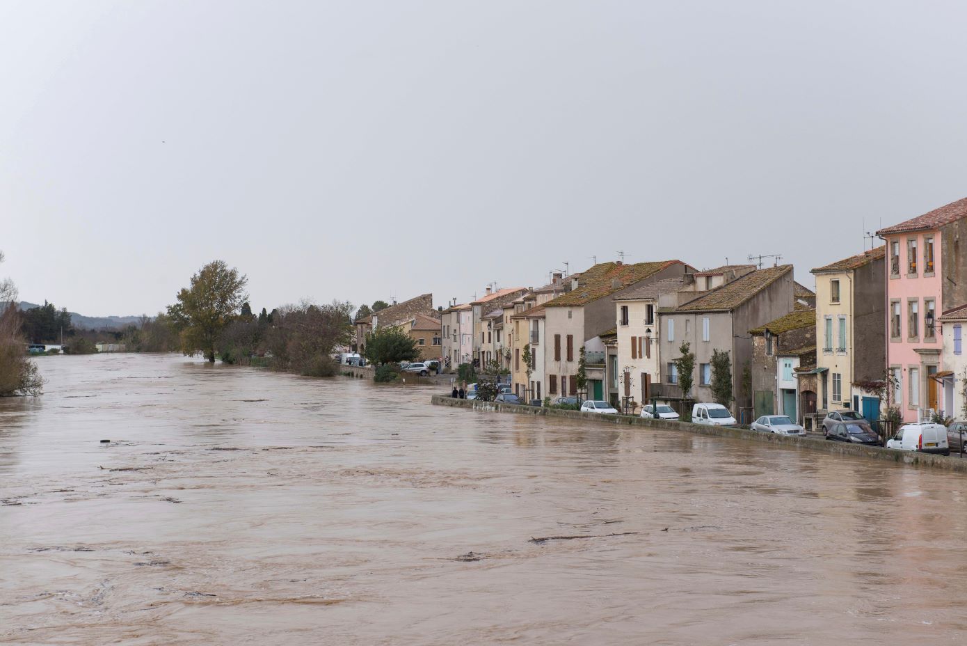 Τρεις αγνοούμενοι στην Ελβετία, έπειτα από πλημμύρες που σημειώθηκαν στο νοτιοανατολικό τμήμα της χώρας