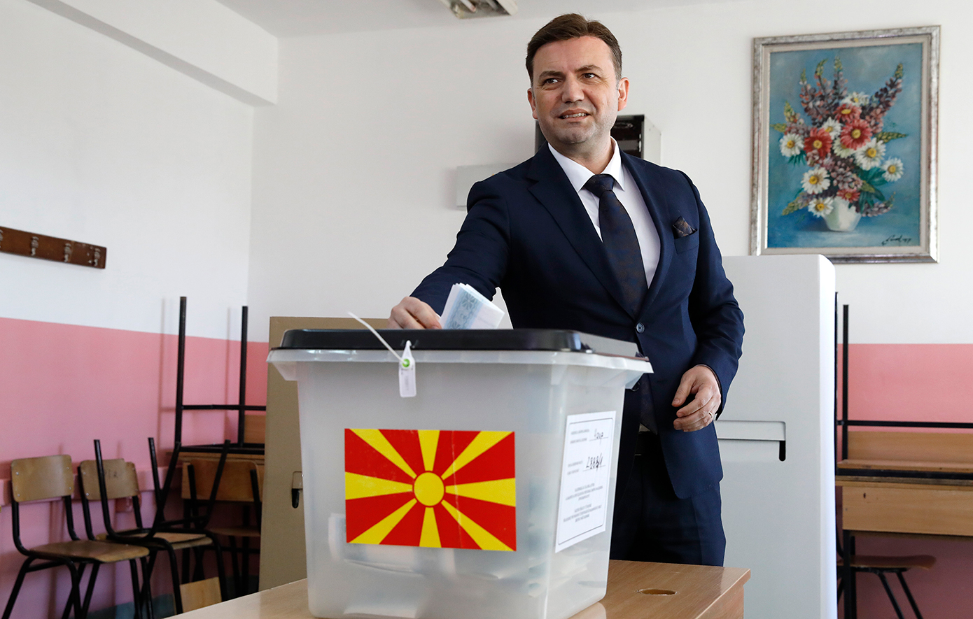 Βόρεια Μακεδονία: Ο απερχόμενος ΥΠΕΞ «αδειάζει» την κυβέρνηση – Αυτό είναι το συνταγματικό όνομα της χώρας