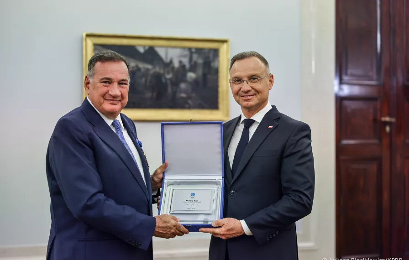 ΕΟΕ: Η ανώτατη τιμητική διάκριση στον Σπύρο Καπράλο από τον πρόεδρο της Πολωνίας