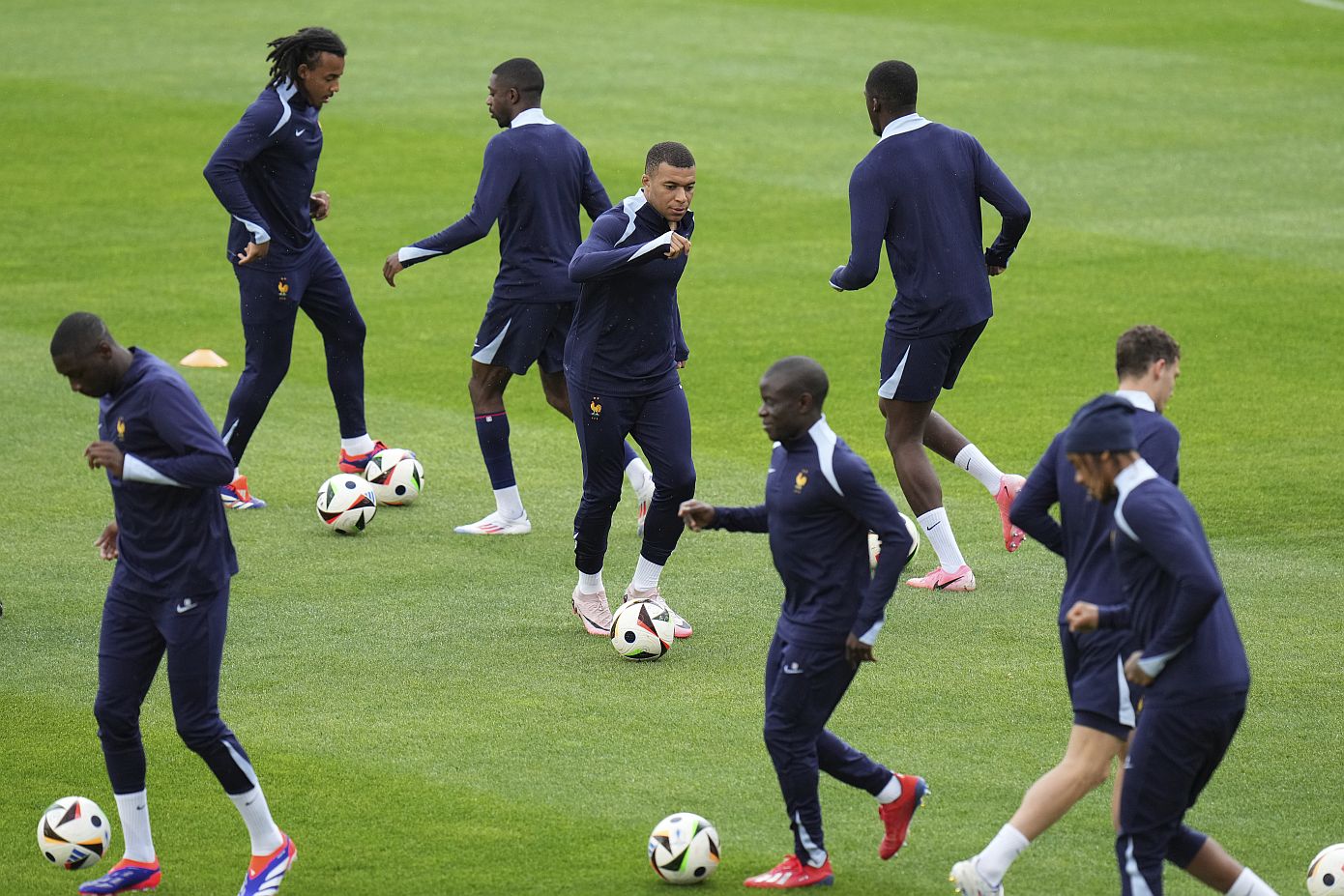 Euro 2024: Πολιτικές «σκιές» για την Εθνική Γαλλίας στη σκιά της ανόδου της ακροδεξιάς