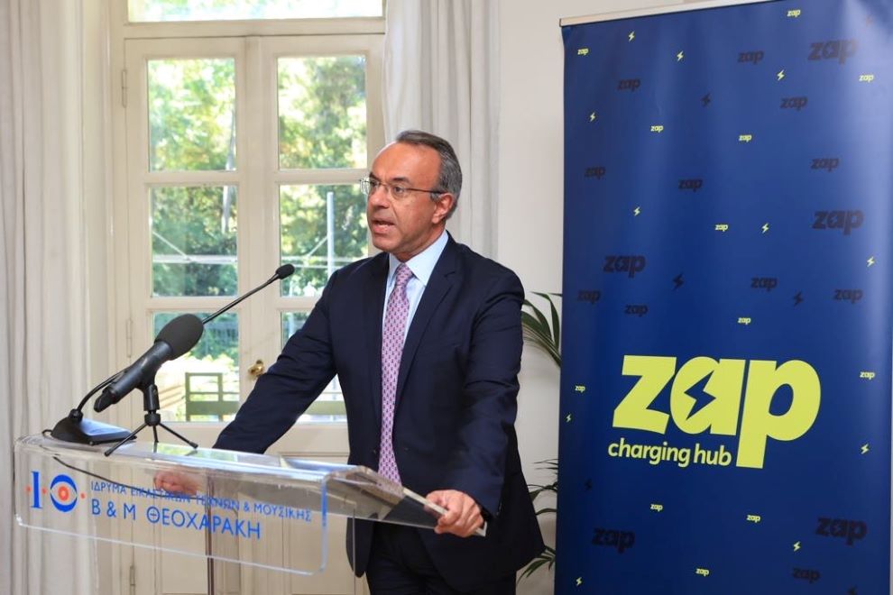 Σταϊκούρας: Επιπλέον κίνητρα στους αυτοκινητιστές για ηλεκτρικά οχήματα ταξί