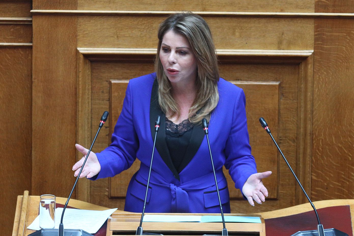 Κατερίνα Παπακώστα: Κρίσιμο βήμα στον αγώνα μας κατά της ενδοοικογενειακής βίας ο νόμος Φλωρίδη