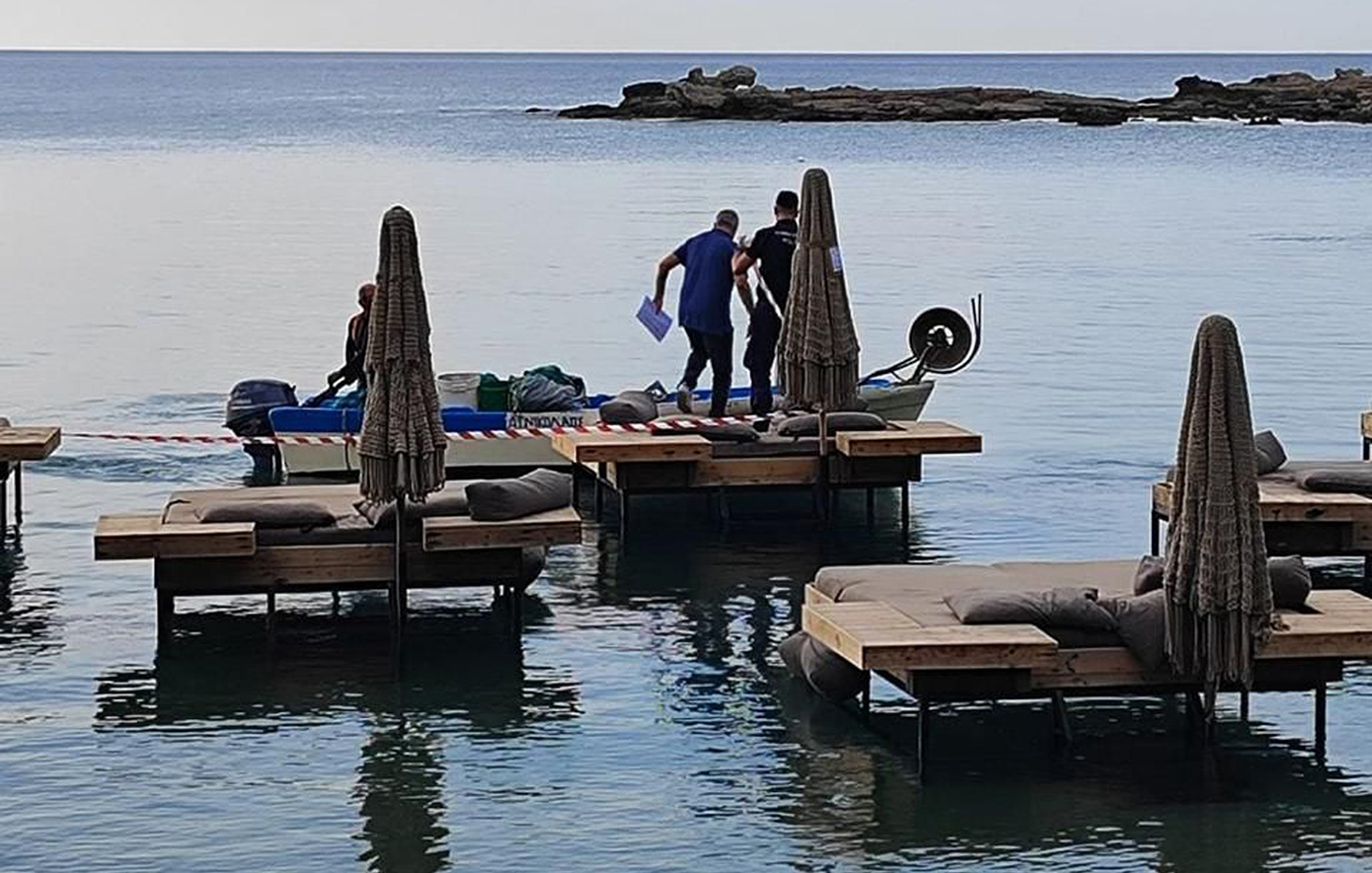 Σφραγίστηκε το beach bar στη Ρόδο με τις μεταλλικές εξέδρες μέσα στη θάλασσα Σφραγίστηκε το beach bar στη Ρόδο με τις μεταλλικές εξέδρες μέσα στη θάλασσα